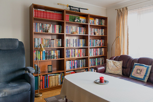 Bokhyller med bøker