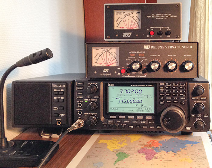 ICOM IC-9100, SM-30 Mic, SP-23 Speaker